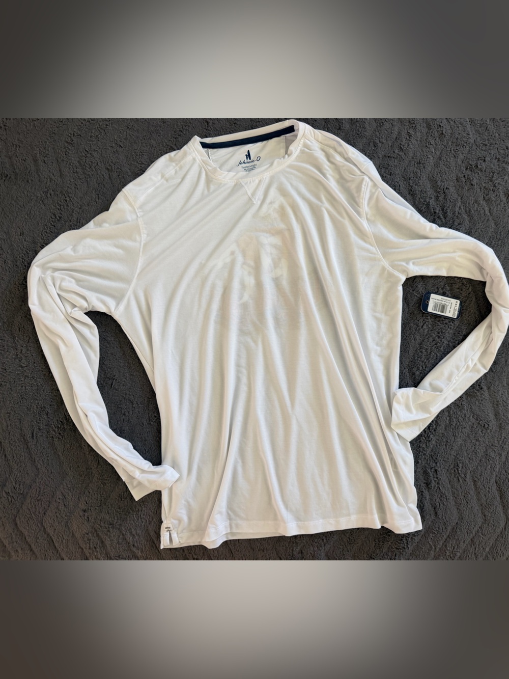 NWT johnnie-O White Long Sleeve Featherweight Crew - Las Vegas Classic